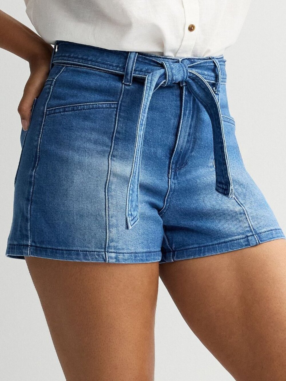 NWT Farmers Market Women's Size 10 Tie Belt Denim Shorts